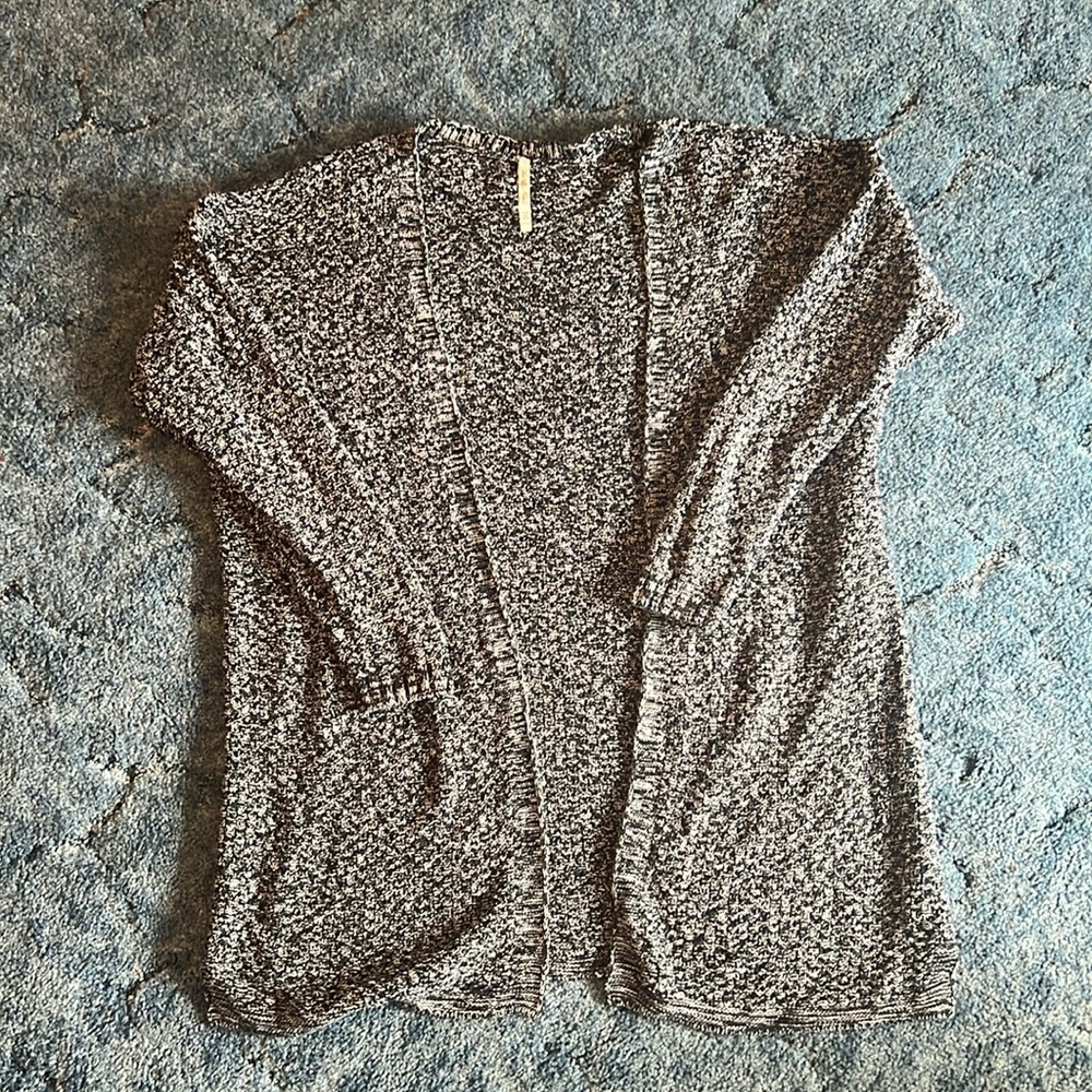 XXL Black and white knitted cardigan